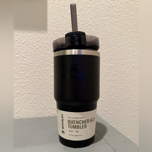 NWT Stanley 20 oz black/white The Flowstate Quencher H2.0 Tumbler with SHRM logo - Picture 5 of 10